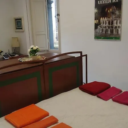 The Angela's House And Large Balcony On The Square Apartman Todi