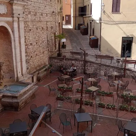 The Angela's House And Large Balcony On The Square * Todi