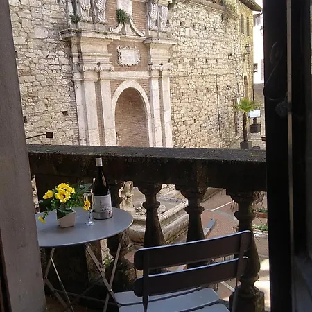 The Angela's House And Large Balcony On The Square Apartment Todi